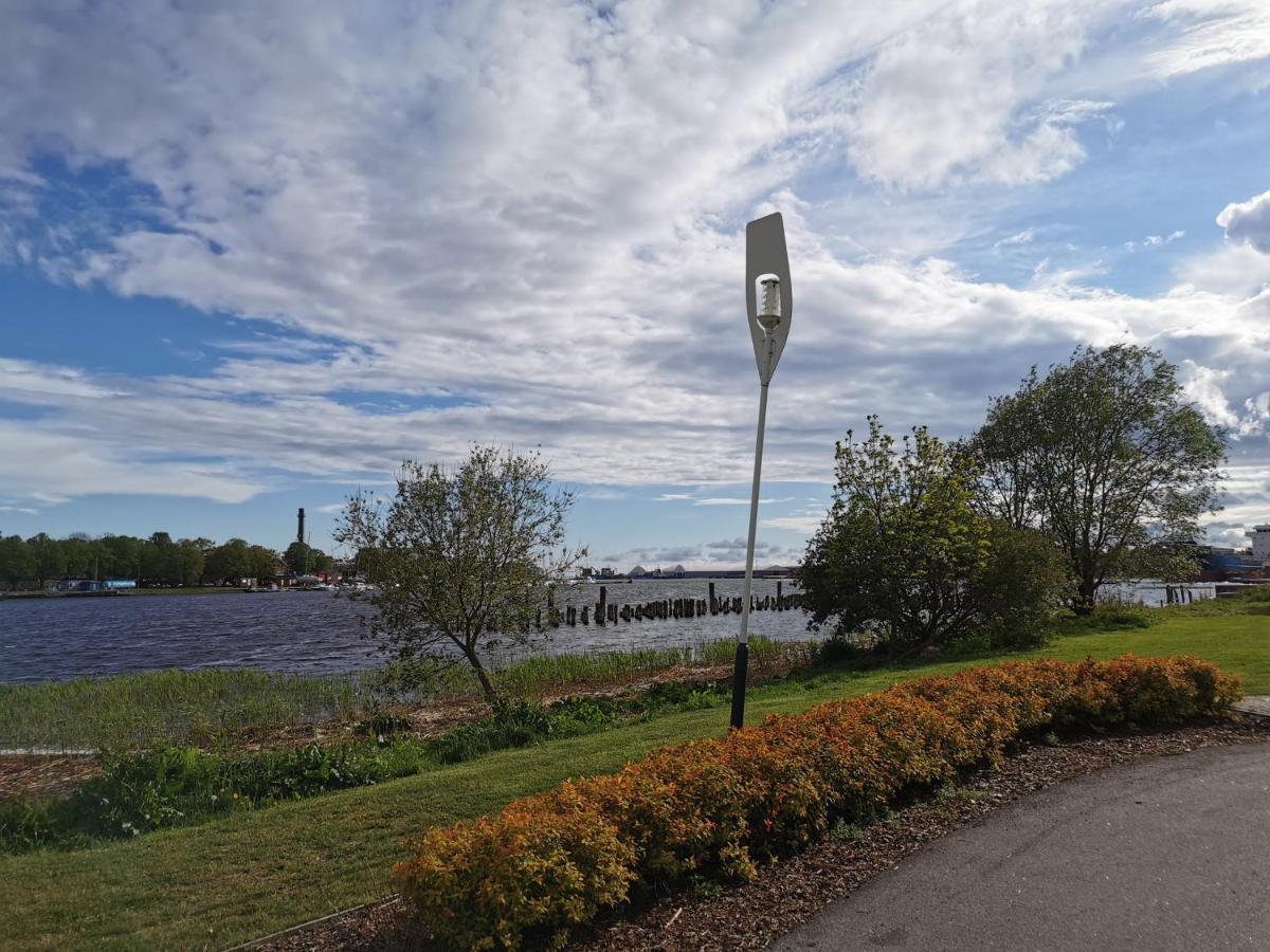 Kesklinna Silla Apartment - Free Parking Pärnu Esterno foto